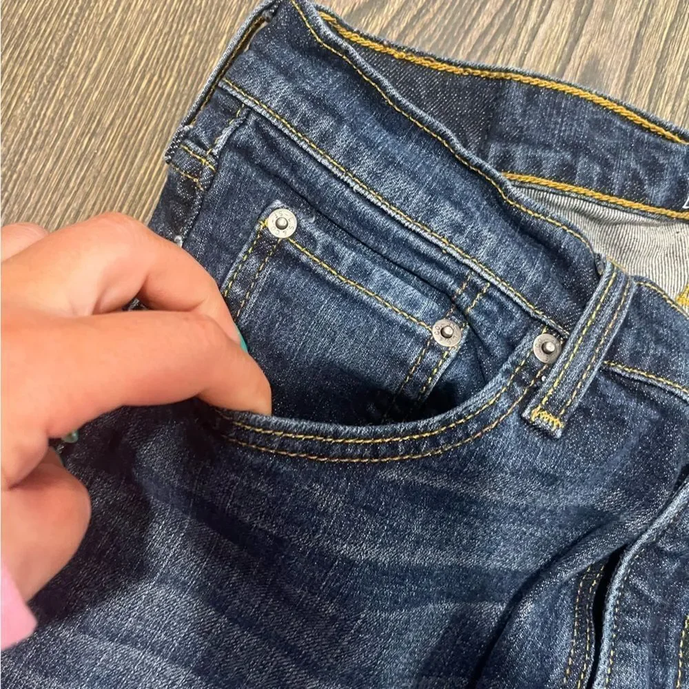 Levis Signature Straight Jeans Mid Rise Whisker Denim Dark Wash Blue Size 30x30